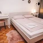 Mihael And Melani 公寓 *