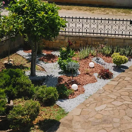 Апартаменти Mihael And Melani *