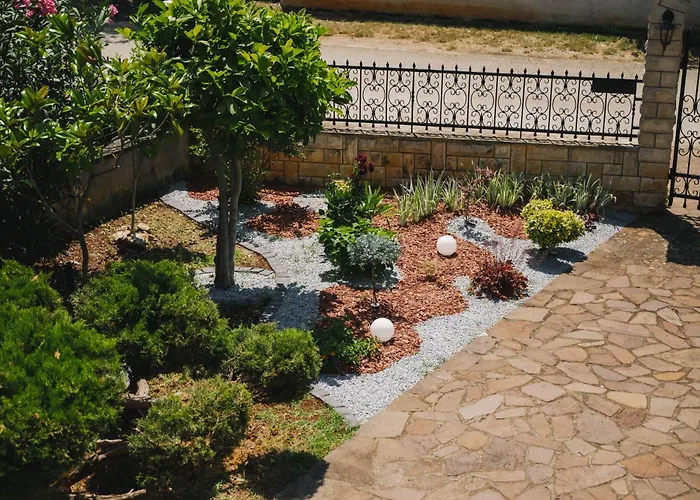 Апартаменти Mihael And Melani *